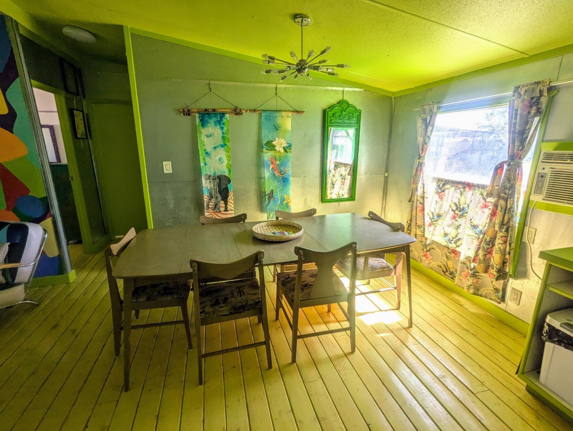 Pelican Spa Truth or Consequences Room photo